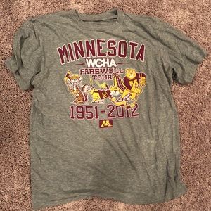 🔥 U OF M HOCKEY T SHIRT!